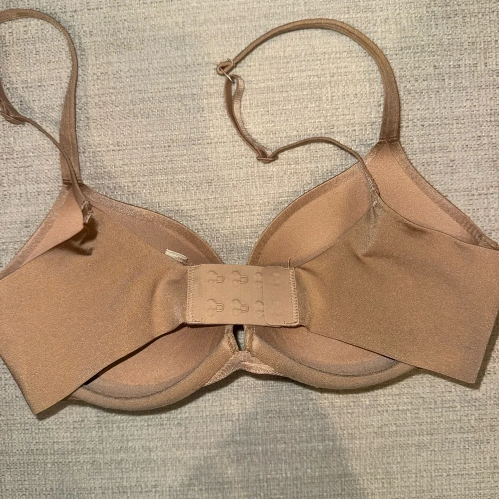 SKIMS Ultimate Tear Drop Push Up Bra - Picture 4 of 5